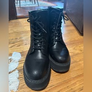 Steve Madden Bettyy Black Boots